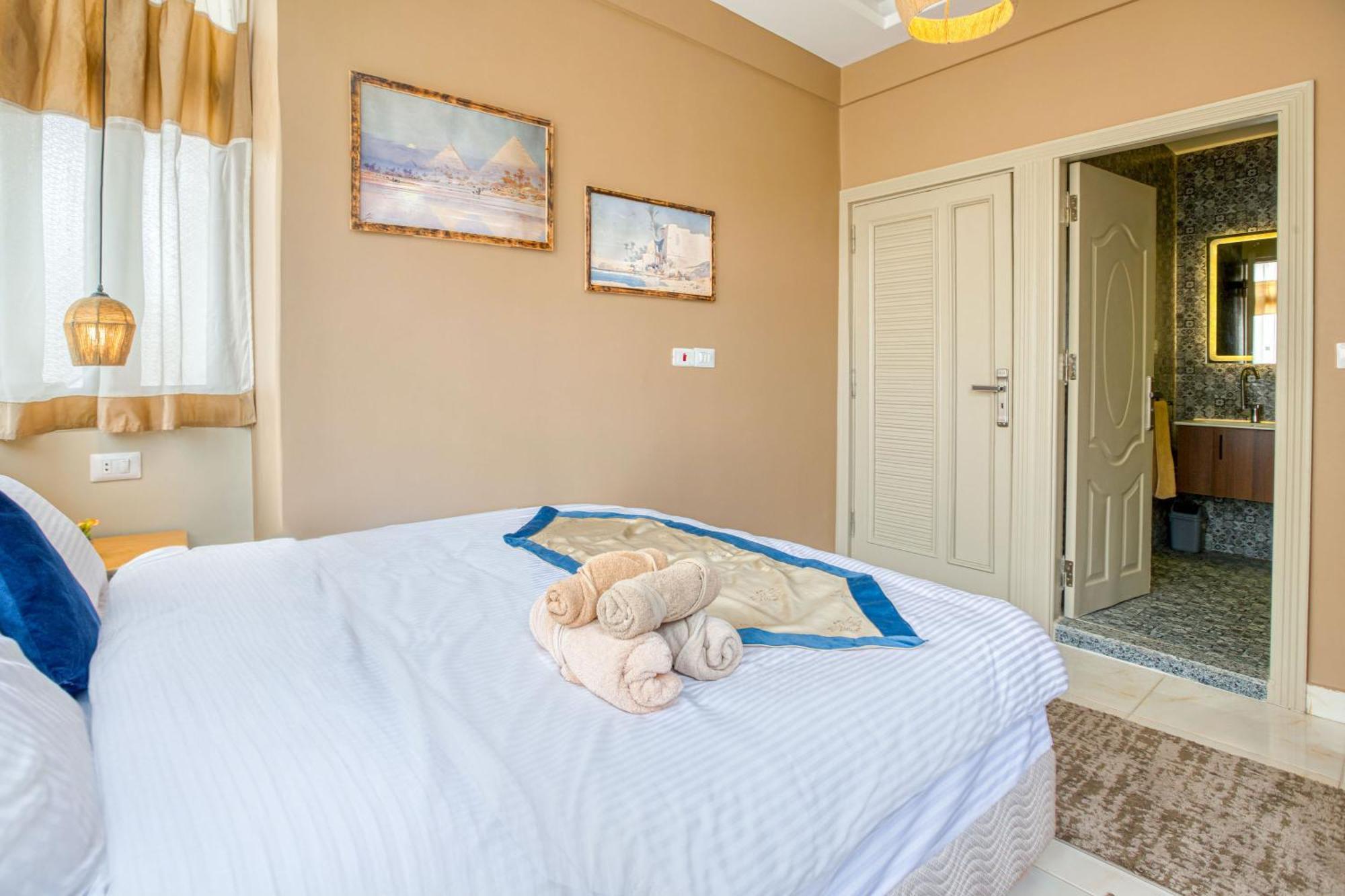 The Grand Pyramids View Hotel Kafret el-Gabal Cameră foto